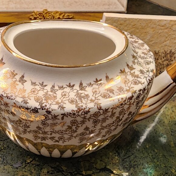 Vintage Gibsons Staffordshire England Teapot – W802 – Gold Floral – 6" × 10" – M - Picture 6 of 8